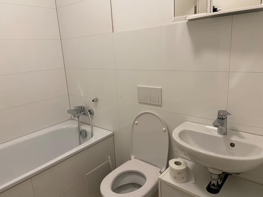 Apartment With Balcony Кёльн Экстерьер фото